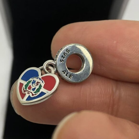 ✨🔥Pandora Dominican Republic heart Charm - Picture 2 of 3
